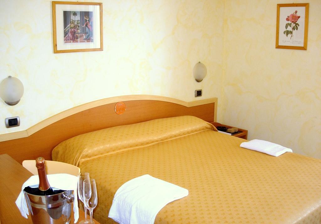 Hotel La Perla Cupra Marittima Rom bilde