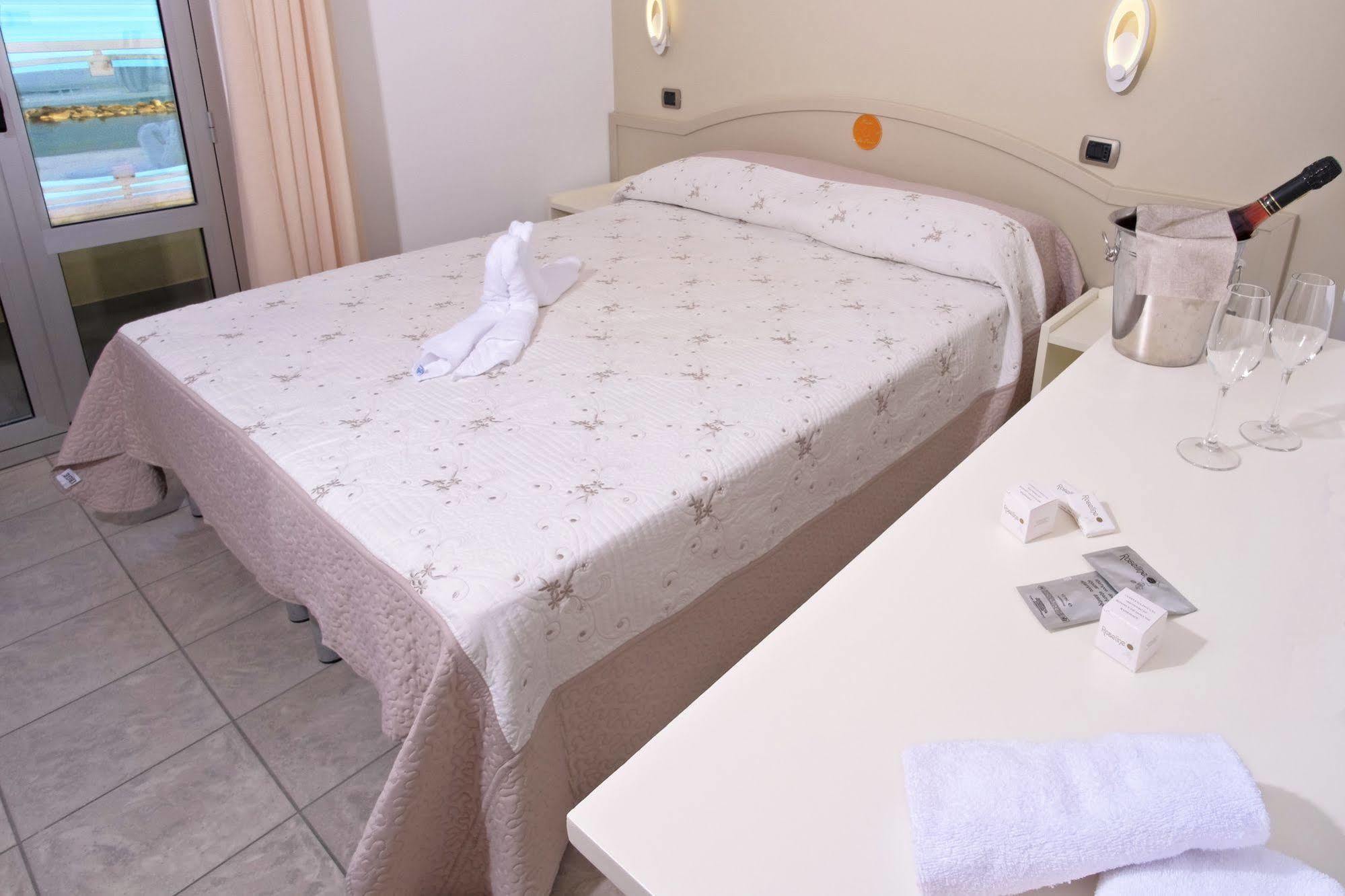 Hotel La Perla Cupra Marittima Eksteriør bilde